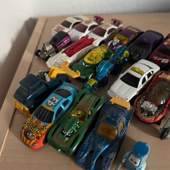 Lot of 19 Hot Wheels & Diecast Cars Toy Collectibles y2k & undated - Picture 3 of 11